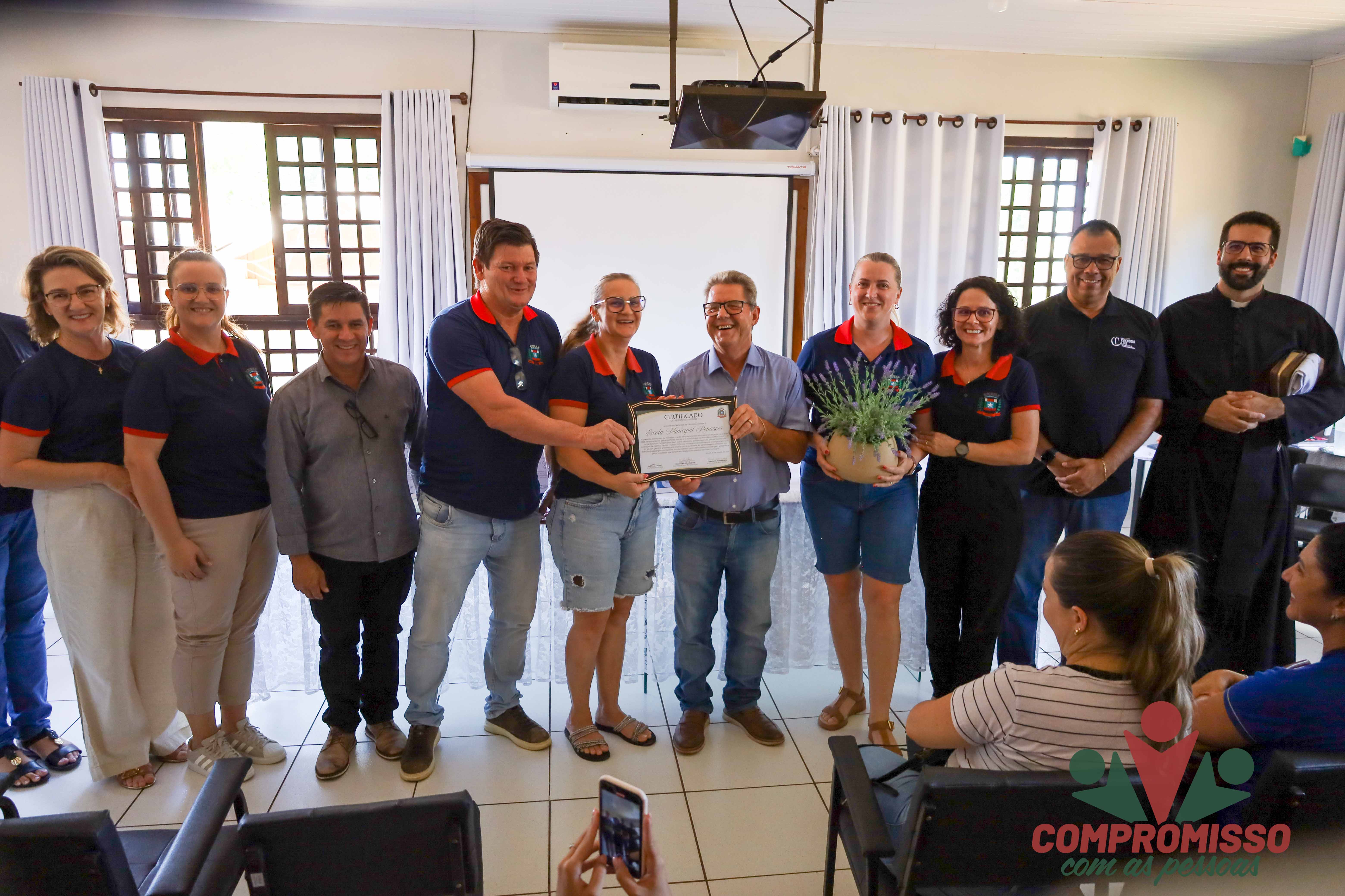 Escola Renascer recebe reconhecimento pelos melhores índices a nível Municipal na Prova Paraná Mais